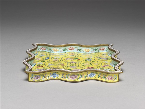 銅胎畫琺瑯黃地花卉波浪形方盤