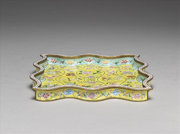銅胎畫琺瑯黃地花卉波浪形方盤