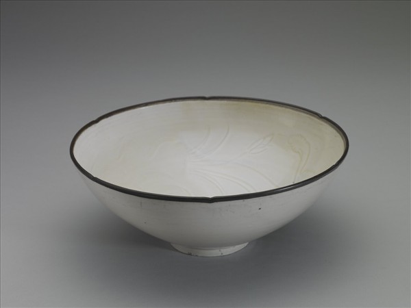 定窯 劃花雙鳧葵花式碗