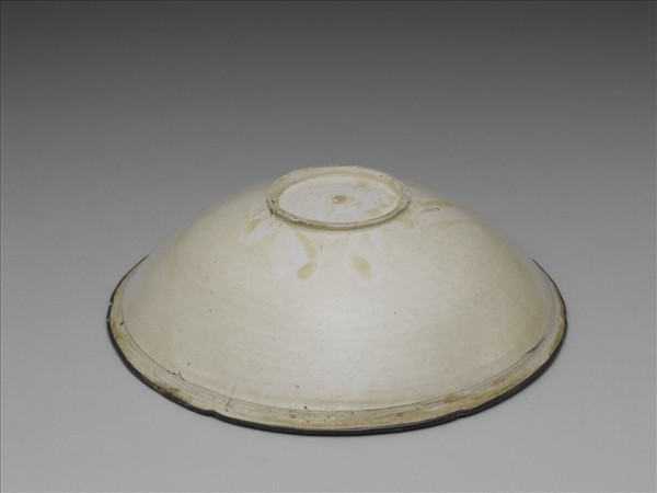 定窯 劃花蓮花葵瓣口碗