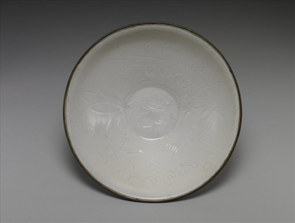 定窯 劃花蓮花碗