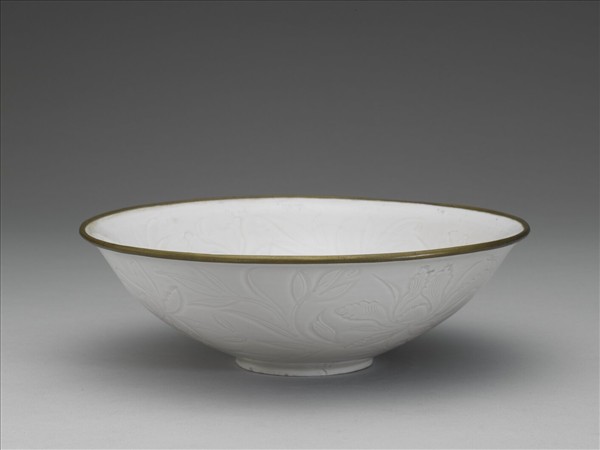 定窯 劃花牡丹碗