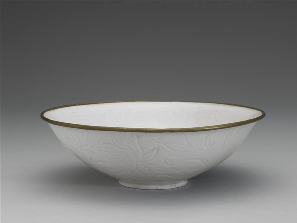 定窯 劃花牡丹碗