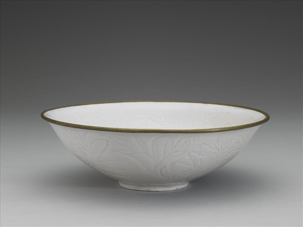 定窯 劃花牡丹碗