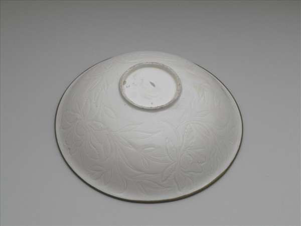 定窯 劃花牡丹碗