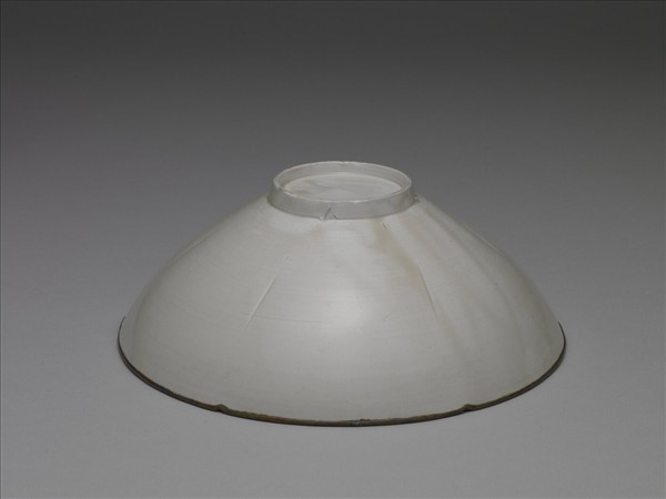 定窯 牙白劃花蓮花葵瓣口碗