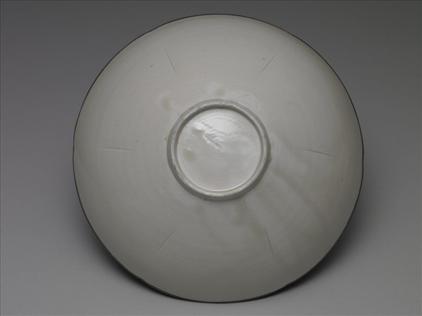 定窯 牙白劃花蓮花葵瓣口碗