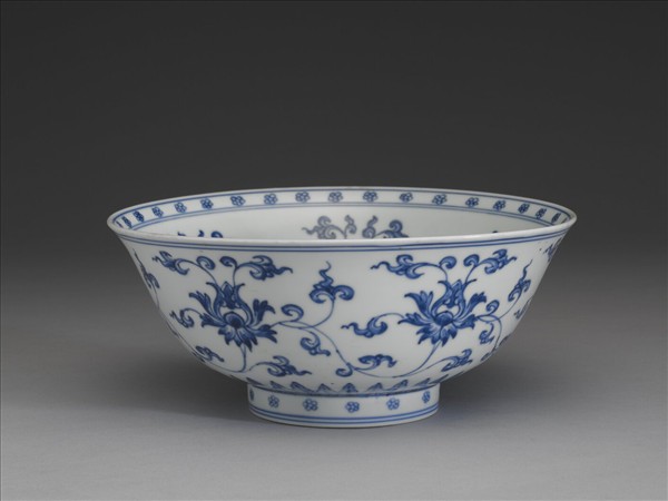 青花花卉碗