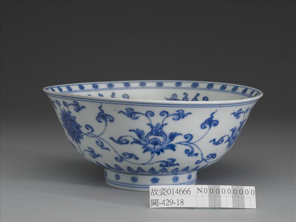 青花花卉碗