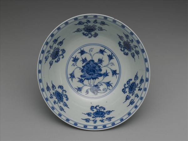 青花花卉碗