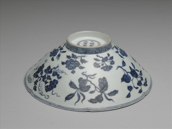 青花花果葵瓣口碗