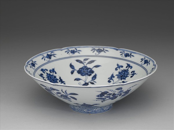青花花果葵瓣口碗