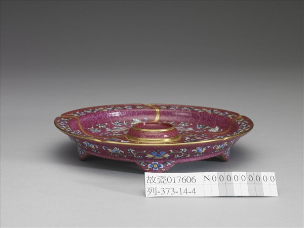 琺瑯彩紅錦地花卉紋托盤