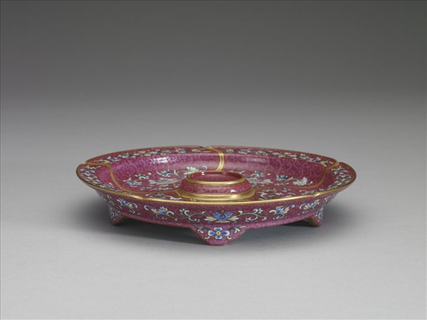 琺瑯彩紅錦地花卉紋托盤