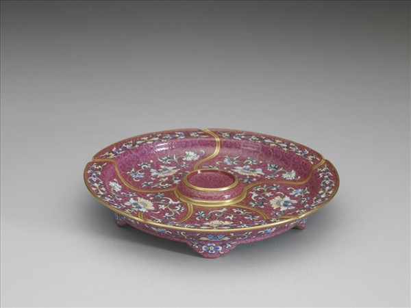 琺瑯彩紅錦地花卉紋托盤