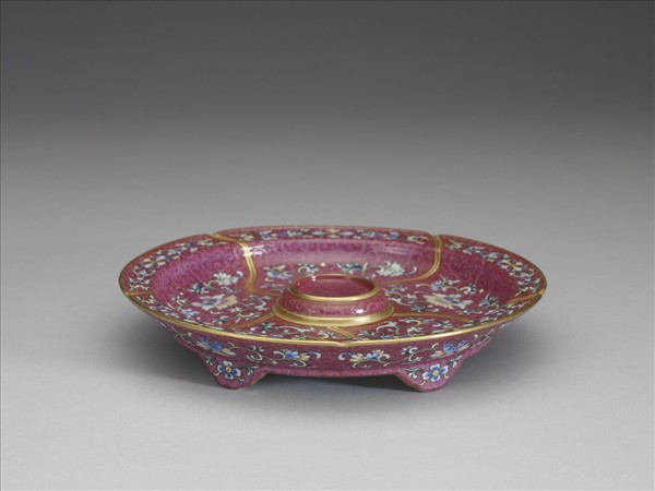 琺瑯彩紅錦地花卉紋托盤