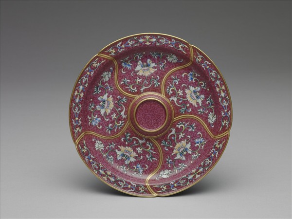 琺瑯彩紅錦地花卉紋托盤