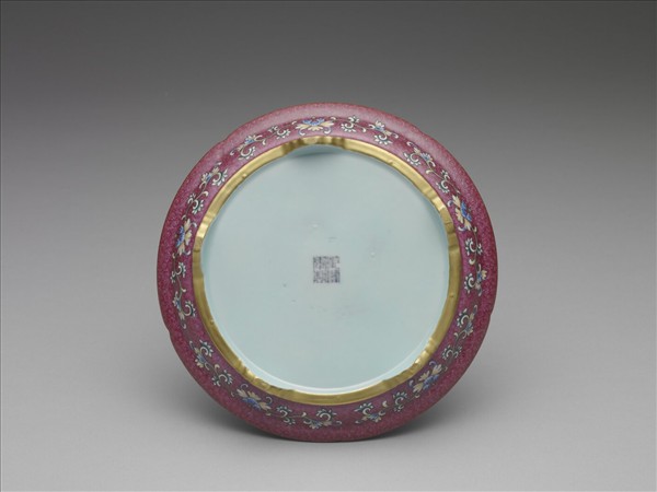 琺瑯彩紅錦地花卉紋托盤