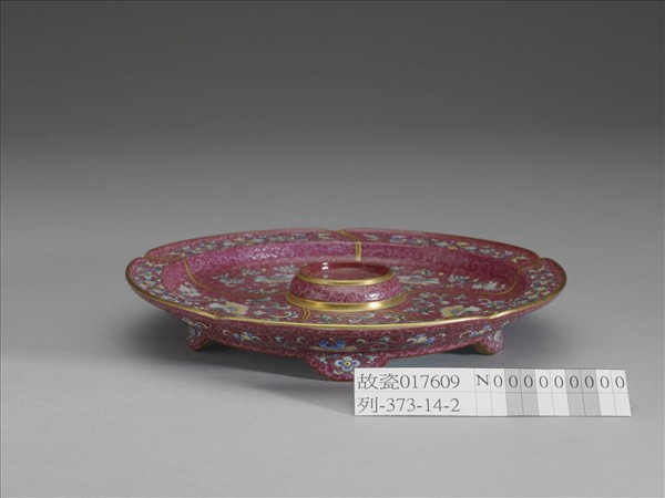 琺瑯彩紅錦地花卉紋托盤