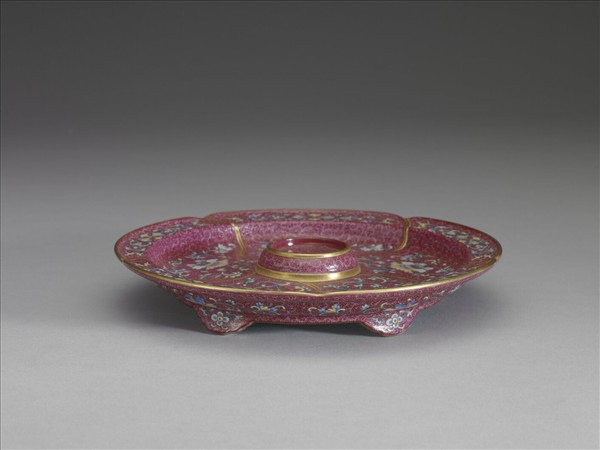 琺瑯彩紅錦地花卉紋托盤