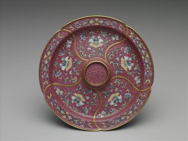 琺瑯彩紅錦地花卉紋托盤