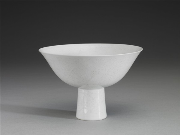 甜白半脫胎番蓮高足碗