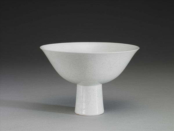 甜白半脫胎番蓮高足碗