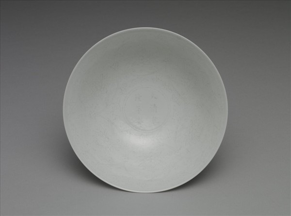 甜白半脫胎番蓮高足碗