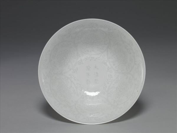 甜白半脫胎番蓮高足碗