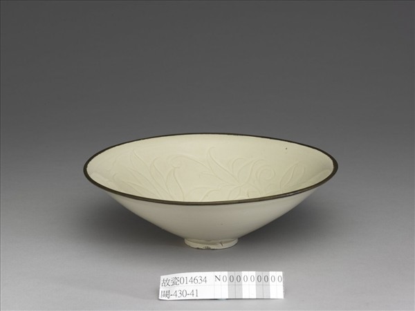 定窯 劃花蓮花碗