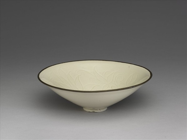 定窯 劃花蓮花碗