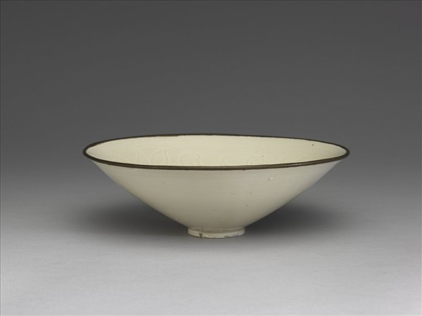 定窯 劃花蓮花碗