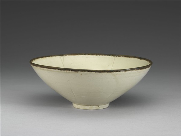 定窯 劃花蓮花葵瓣口碗