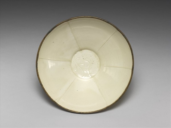 定窯 劃花蓮花葵瓣口碗