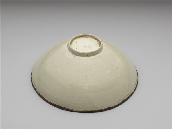 定窯 劃花蓮花葵瓣口碗