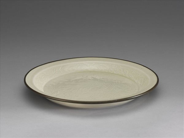 定窯 印花孔雀牡丹盤