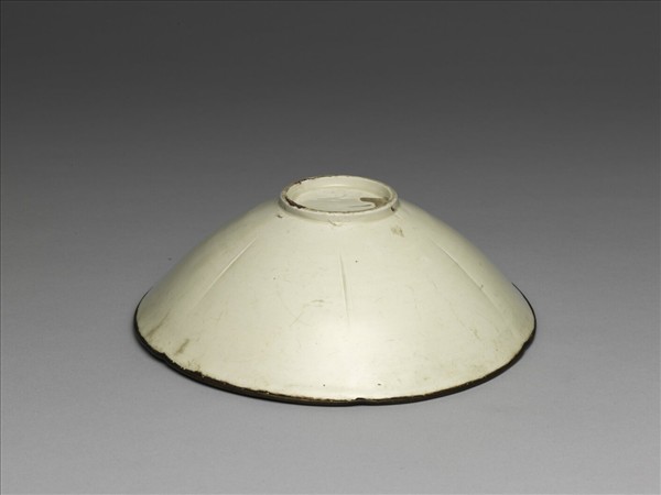 定窯 劃花牡丹葵瓣口碗