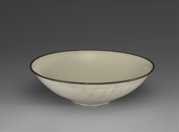 定窯 劃花蓮塘浮鴨碗