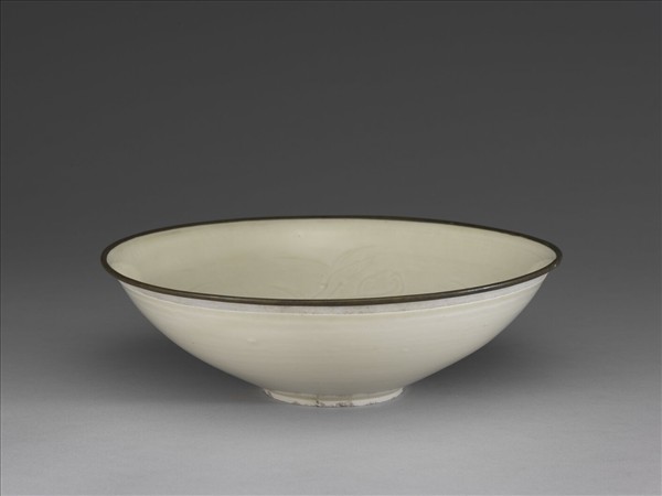 定窯 劃花蓮塘浮鴨碗