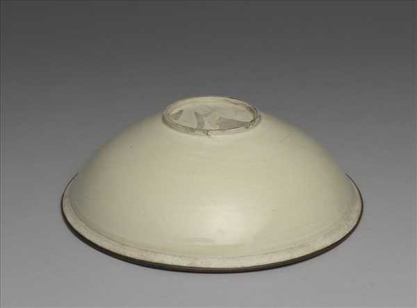 定窯 劃花蓮塘浮鴨碗