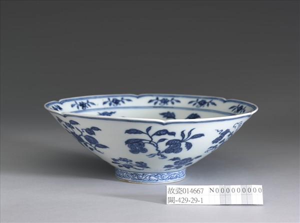 青花花果葵瓣口碗