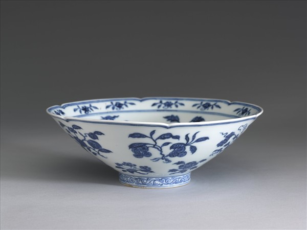 青花花果葵瓣口碗