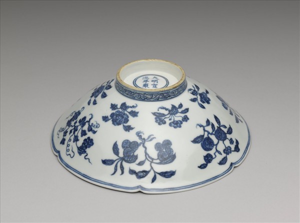 青花花果葵瓣口碗