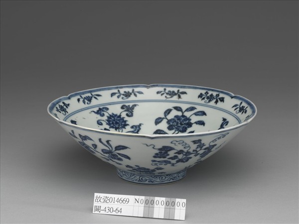 青花花果葵瓣口碗