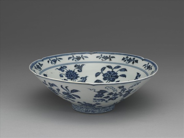 青花花果葵瓣口碗