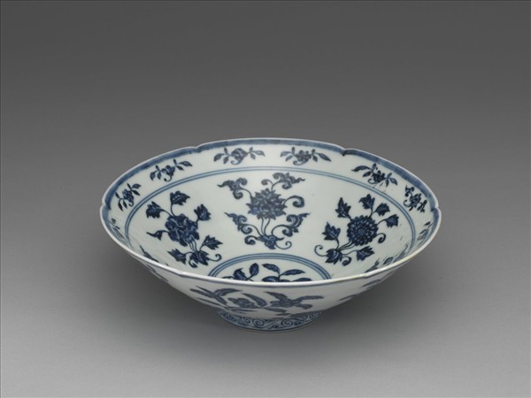 青花花果葵瓣口碗