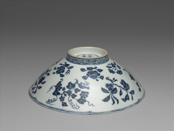 青花花果葵瓣口碗