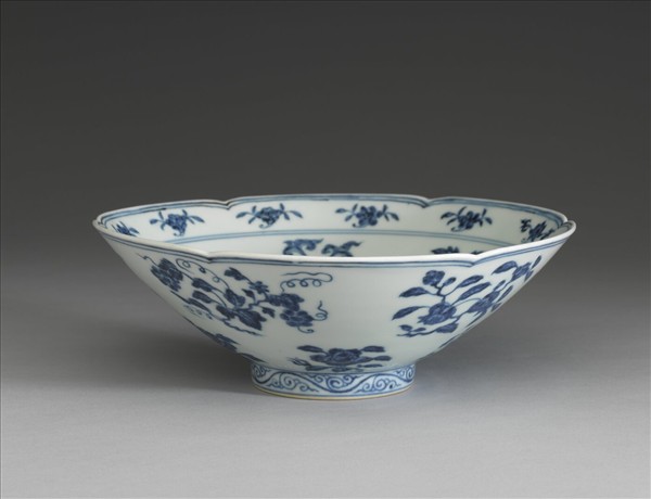 青花花果葵瓣口碗