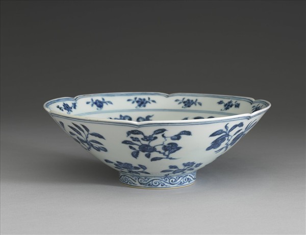 青花花果葵瓣口碗