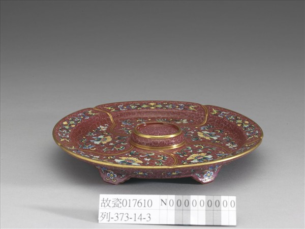 琺瑯彩紅錦地花卉紋托盤